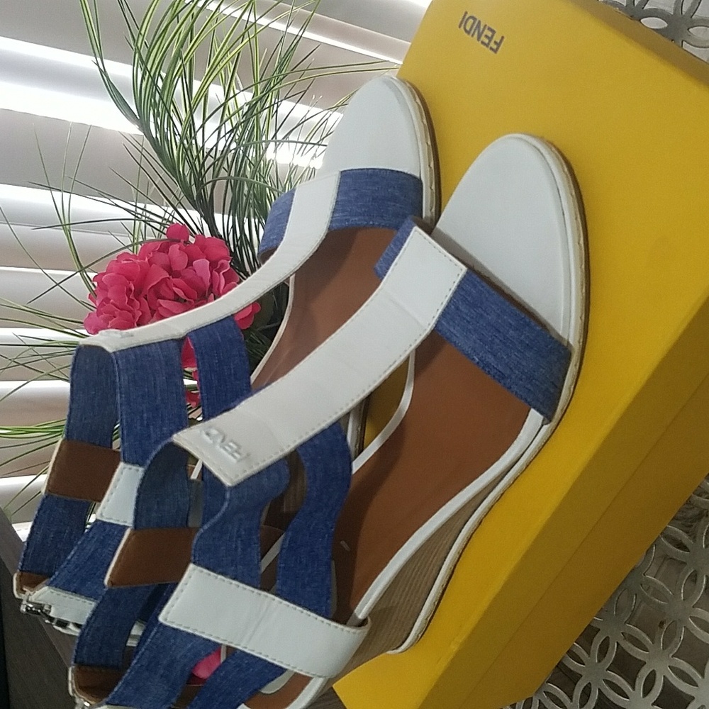 FENDI Gorgeous Denin and Leather Rare TrimT-Strap Sandals US 8.5 (Italy3…